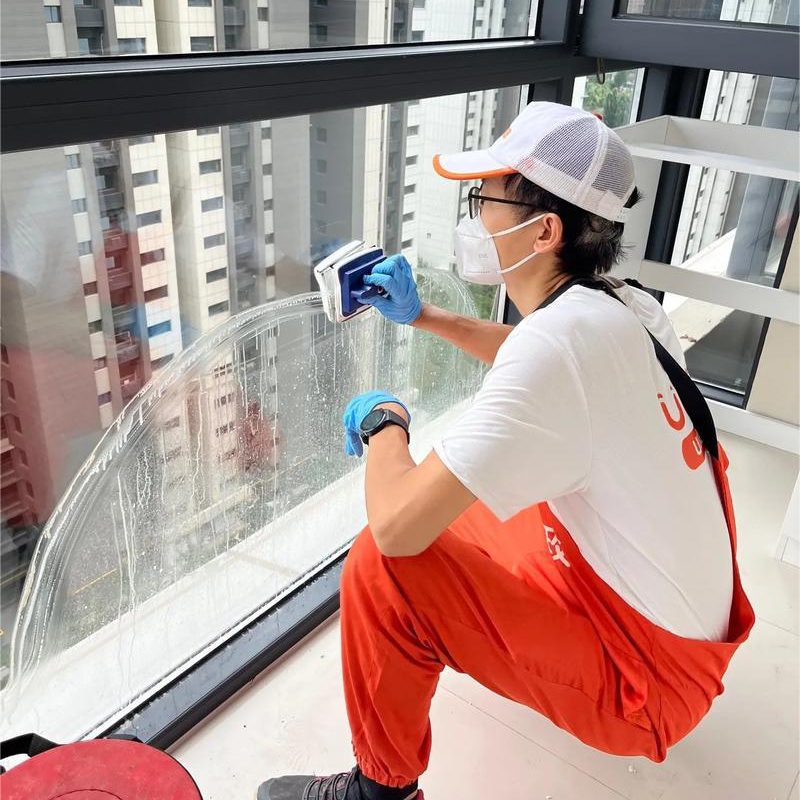 擦玻璃